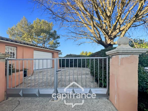 GOLF DE PONT ROYAL, Villa de plain pied de 127 m² climatisée sur un terrain de 995 m², bordure de fairway, piscine