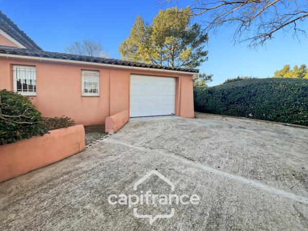 GOLF DE PONT ROYAL, Villa de plain pied de 127 m² climatisée sur un terrain de 995 m², bordure de fairway, piscine