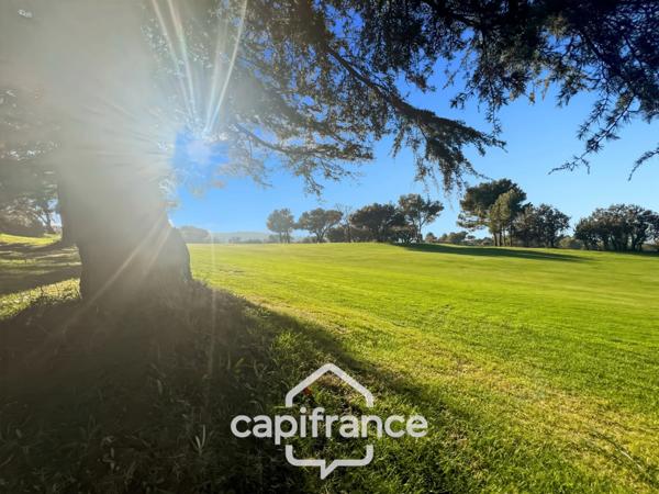 GOLF DE PONT ROYAL, Villa de plain pied de 127 m² climatisée sur un terrain de 995 m², bordure de fairway, piscine