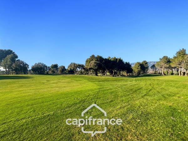 GOLF DE PONT ROYAL, Villa de plain pied de 127 m² climatisée sur un terrain de 995 m², bordure de fairway, piscine