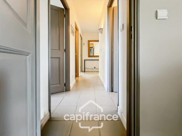 GOLF DE PONT ROYAL, Villa de plain pied de 127 m² climatisée sur un terrain de 995 m², bordure de fairway, piscine