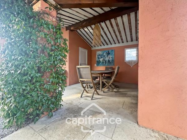 GOLF DE PONT ROYAL, Villa de plain pied de 127 m² climatisée sur un terrain de 995 m², bordure de fairway, piscine