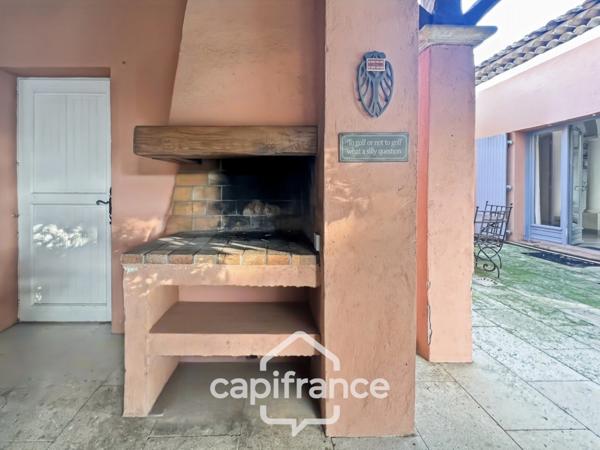 GOLF DE PONT ROYAL, Villa de plain pied de 127 m² climatisée sur un terrain de 995 m², bordure de fairway, piscine