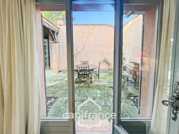 GOLF DE PONT ROYAL, Villa de plain pied de 127 m² climatisée sur un terrain de 995 m², bordure de fairway, piscine