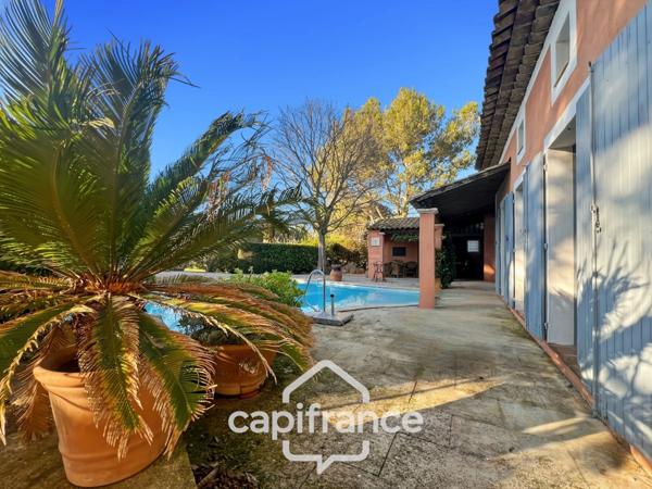 GOLF DE PONT ROYAL, Villa de plain pied de 127 m² climatisée sur un terrain de 995 m², bordure de fairway, piscine