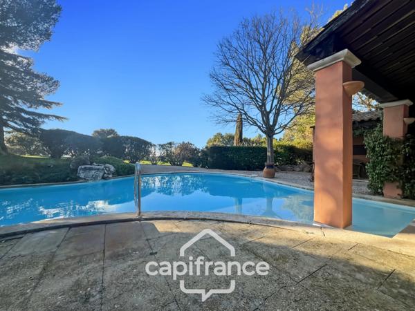 GOLF DE PONT ROYAL, Villa de plain pied de 127 m² climatisée sur un terrain de 995 m², bordure de fairway, piscine