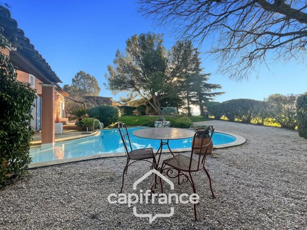GOLF DE PONT ROYAL, Villa de plain pied de 127 m² climatisée sur un terrain de 995 m², bordure de fairway, piscine