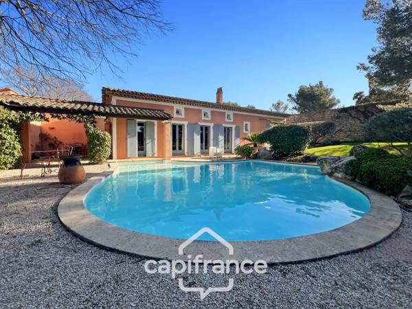 GOLF DE PONT ROYAL, Villa de plain pied de 127 m² climatisée sur un terrain de 995 m², bordure de fairway, piscine