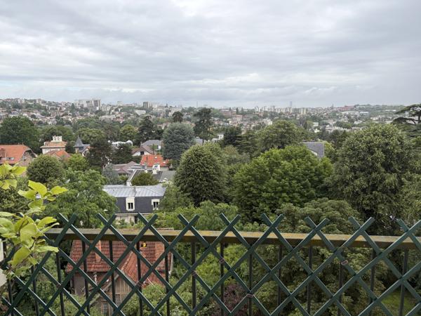 Appartement
         5 pièces
        - 88 m² 615 000 € *