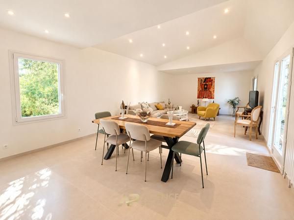 LA ROCHELLE ? VILLENEUVE-LES-SALINES ? MAISON DE PLAIN-PIED RÉNOVÉE AVEC JARDIN ET GARAGE 514 500 € **  - Référence  MR763