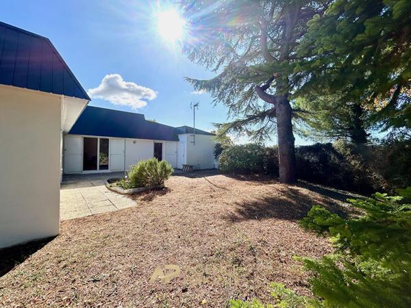 LA ROCHELLE ? VILLENEUVE-LES-SALINES ? MAISON DE PLAIN-PIED RÉNOVÉE AVEC JARDIN ET GARAGE 514 500 € **  - Référence  MR763