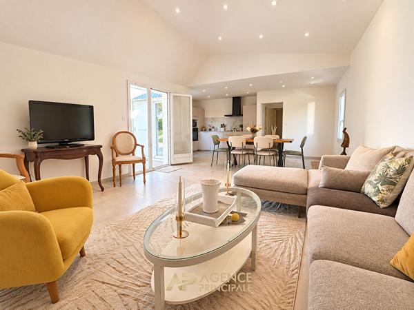 LA ROCHELLE ? VILLENEUVE-LES-SALINES ? MAISON DE PLAIN-PIED RÉNOVÉE AVEC JARDIN ET GARAGE 514 500 € **  - Référence  MR763