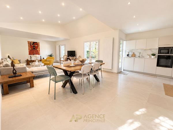 LA ROCHELLE ? VILLENEUVE-LES-SALINES ? MAISON DE PLAIN-PIED RÉNOVÉE AVEC JARDIN ET GARAGE 514 500 € **  - Référence  MR763