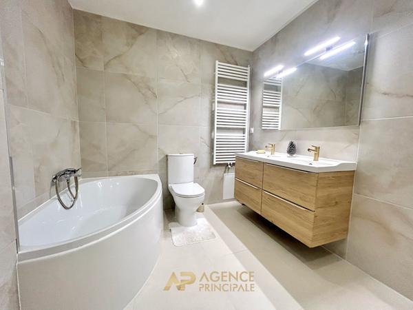 LA ROCHELLE ? VILLENEUVE-LES-SALINES ? MAISON DE PLAIN-PIED RÉNOVÉE AVEC JARDIN ET GARAGE 514 500 € **  - Référence  MR763