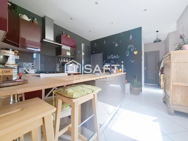 Maison individuelle avec jardin et garage