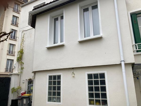 Maison atypique de 6 pièces 122 m² avec jardin et salon d'été entièrement rénovée