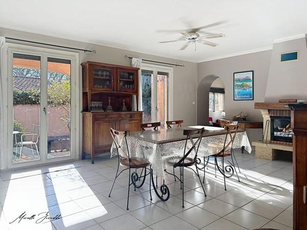 Jonquieres Saint Vincent maison   6 pièces110 m² , 4 chambres garage piscine et pool house