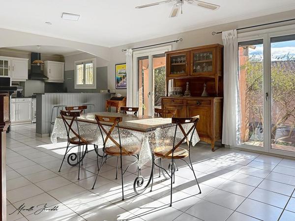 Jonquieres Saint Vincent maison   6 pièces110 m² , 4 chambres garage piscine et pool house