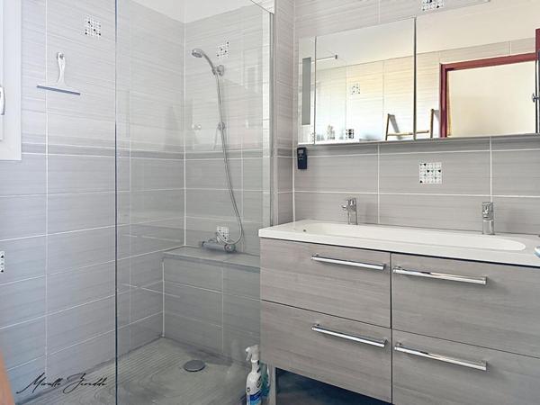 Jonquieres Saint Vincent maison   6 pièces110 m² , 4 chambres garage piscine et pool house