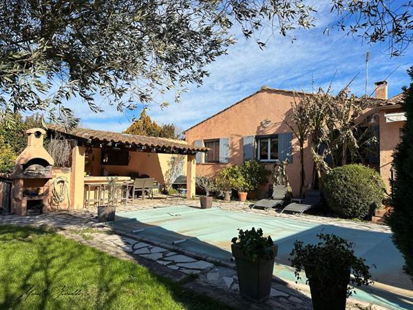 Jonquieres Saint Vincent maison   6 pièces110 m² , 4 chambres garage piscine et pool house