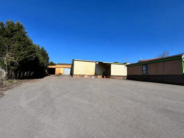 Vente                                                      Immeuble
                        
                                         3800 m2                     à Brenelle