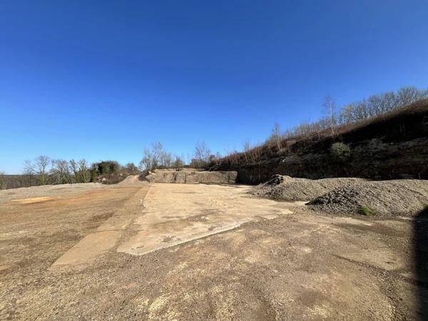 Vente                                                      Immeuble
                        
                                         3800 m2                     à Brenelle