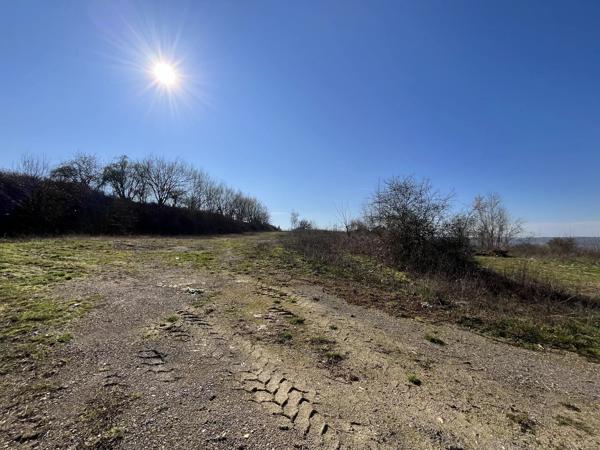 Vente                                                      Immeuble
                        
                                         3800 m2                     à Brenelle