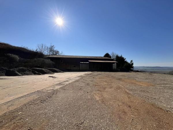 Vente                                                      Immeuble
                        
                                         3800 m2                     à Brenelle