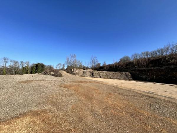 Vente                                                      Immeuble
                        
                                         3800 m2                     à Brenelle