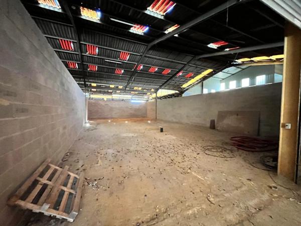 Vente                                                      Immeuble
                        
                                         3800 m2                     à Brenelle