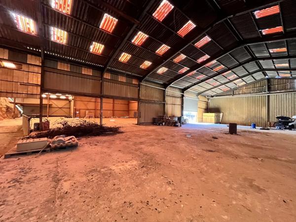 Vente                                                      Immeuble
                        
                                         3800 m2                     à Brenelle