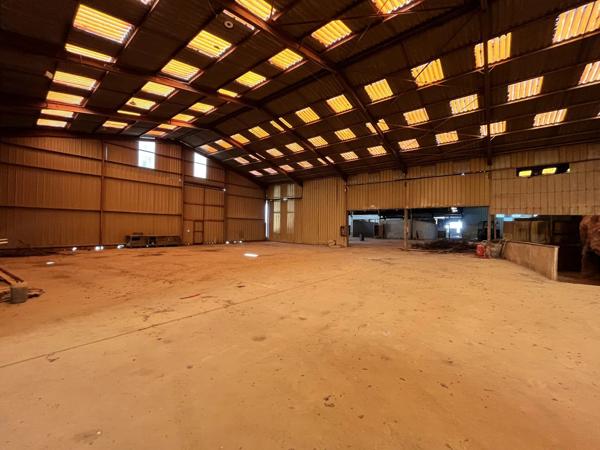 Vente                                                      Immeuble
                        
                                         3800 m2                     à Brenelle