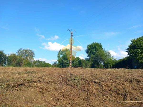 Vente                                                      Terrain
                        
                                         2055 m2                     à Frières-Faillouël