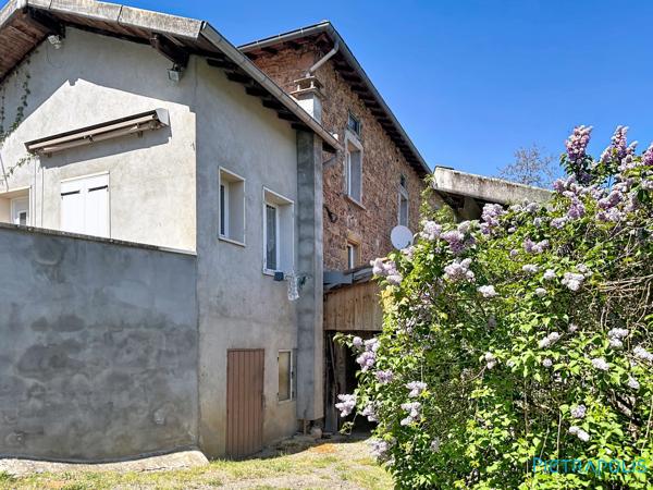Maison à la campagne avec terrain et dépendances