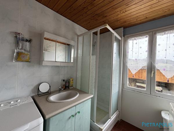 Maison à la campagne avec terrain et dépendances