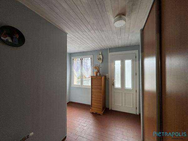 Maison à la campagne avec terrain et dépendances