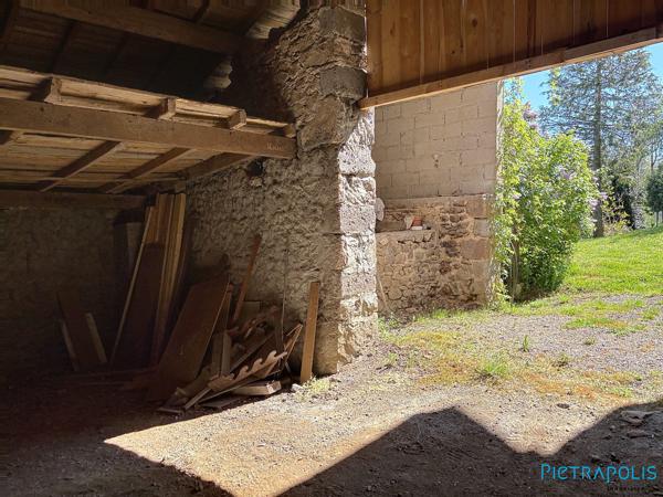 Maison à la campagne avec terrain et dépendances