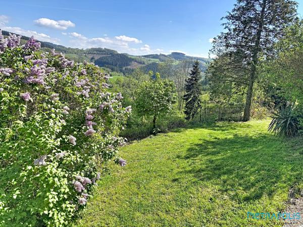 Maison à la campagne avec terrain et dépendances