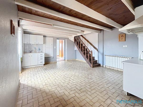 Maison à la campagne avec terrain et dépendances