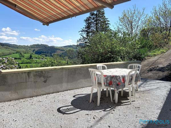 Maison à la campagne avec terrain et dépendances