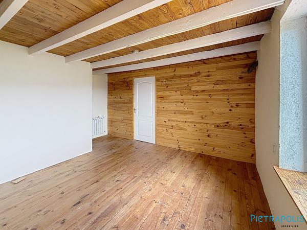 Maison à la campagne avec terrain et dépendances