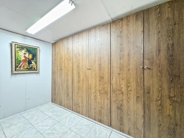 MAISON INDIVIDUELLE EN LISIÈRE DE FORÊT AVEC UN MODE DE VIE PLAIN-PIED ET UN SOUS-SOL TOTAL