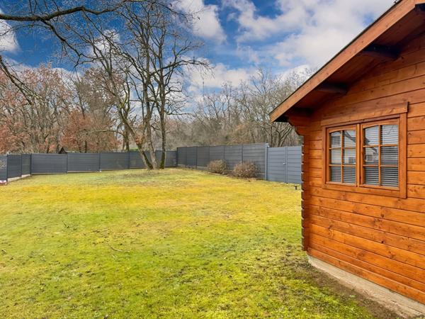 MAISON INDIVIDUELLE EN LISIÈRE DE FORÊT AVEC UN MODE DE VIE PLAIN-PIED ET UN SOUS-SOL TOTAL