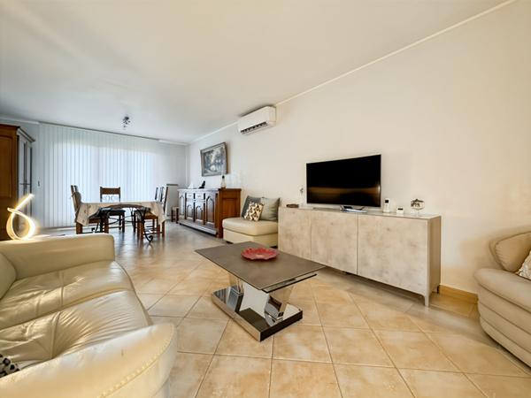 MAISON INDIVIDUELLE EN LISIÈRE DE FORÊT AVEC UN MODE DE VIE PLAIN-PIED ET UN SOUS-SOL TOTAL