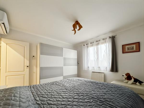 MAISON INDIVIDUELLE EN LISIÈRE DE FORÊT AVEC UN MODE DE VIE PLAIN-PIED ET UN SOUS-SOL TOTAL