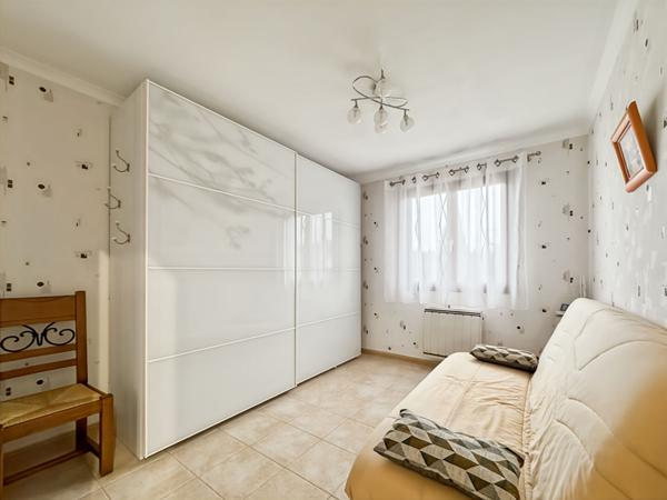 MAISON INDIVIDUELLE EN LISIÈRE DE FORÊT AVEC UN MODE DE VIE PLAIN-PIED ET UN SOUS-SOL TOTAL