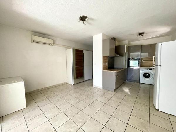 Appartement T2 en rez-de-jardin avec parking -  Bormes-les-Mimosas