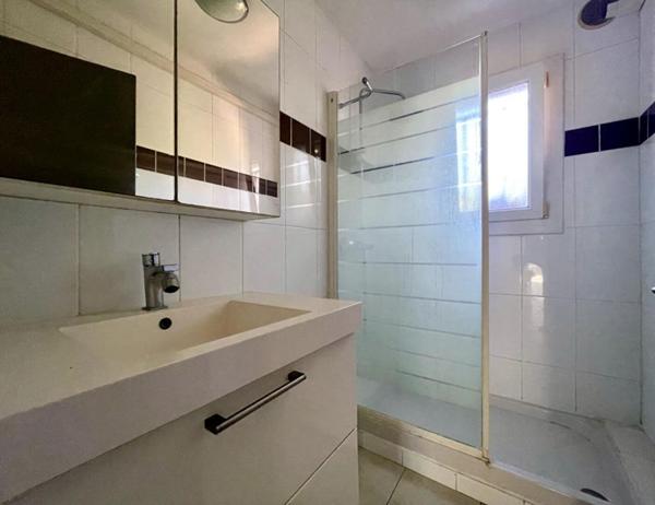 Appartement T2 en rez-de-jardin avec parking -  Bormes-les-Mimosas