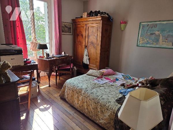 La Varenne Saint Hilaire Maison de 247 m² de 9 Pièces, double séjour, 5 chambres, 4 salle de bains.