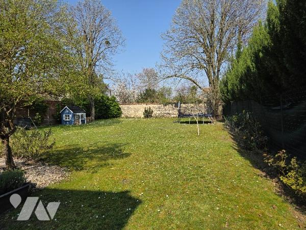 La Varenne Saint Hilaire Maison de 247 m² de 9 Pièces, double séjour, 5 chambres, 4 salle de bains.